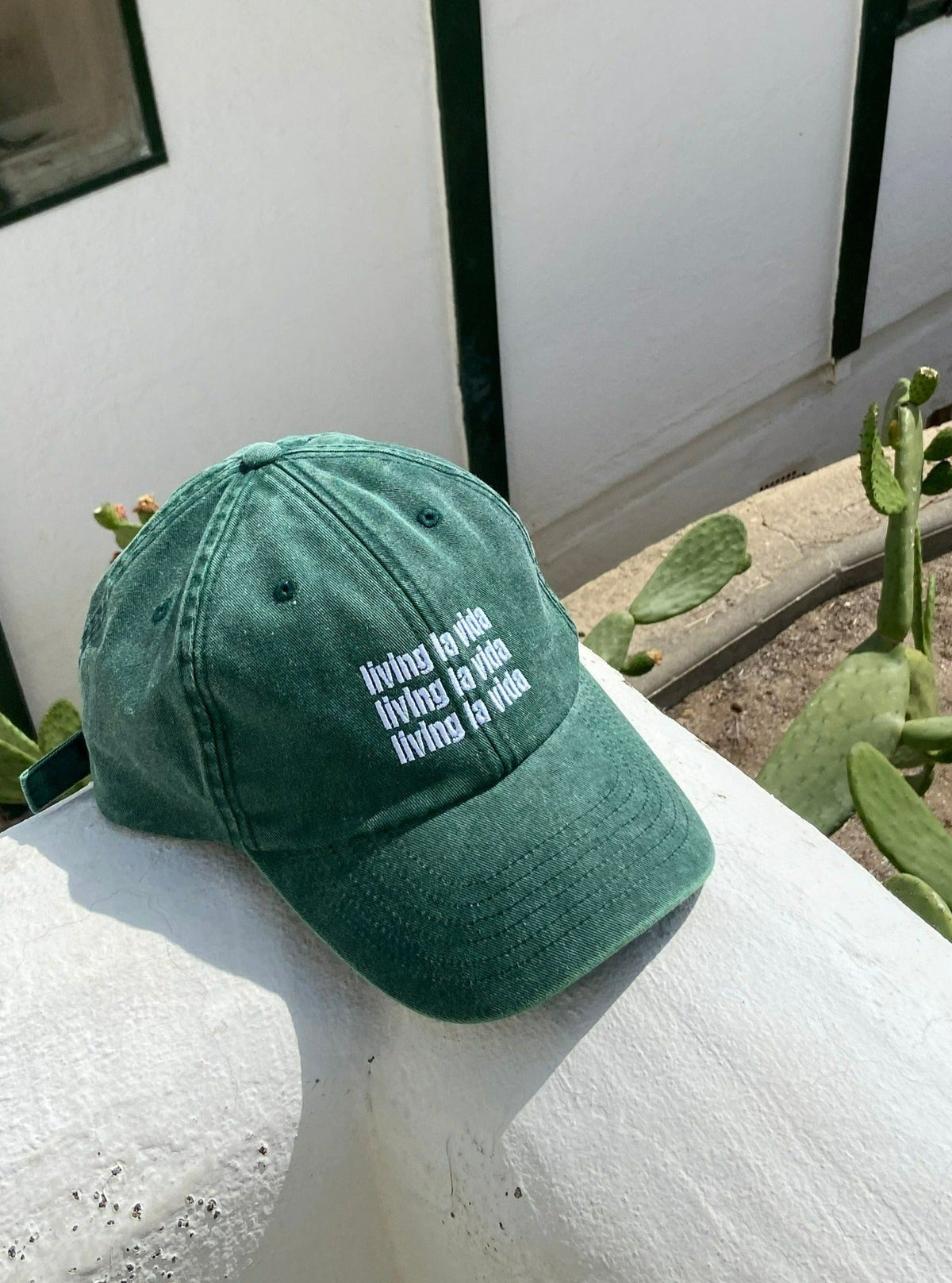 Gorra "living la vida" verde